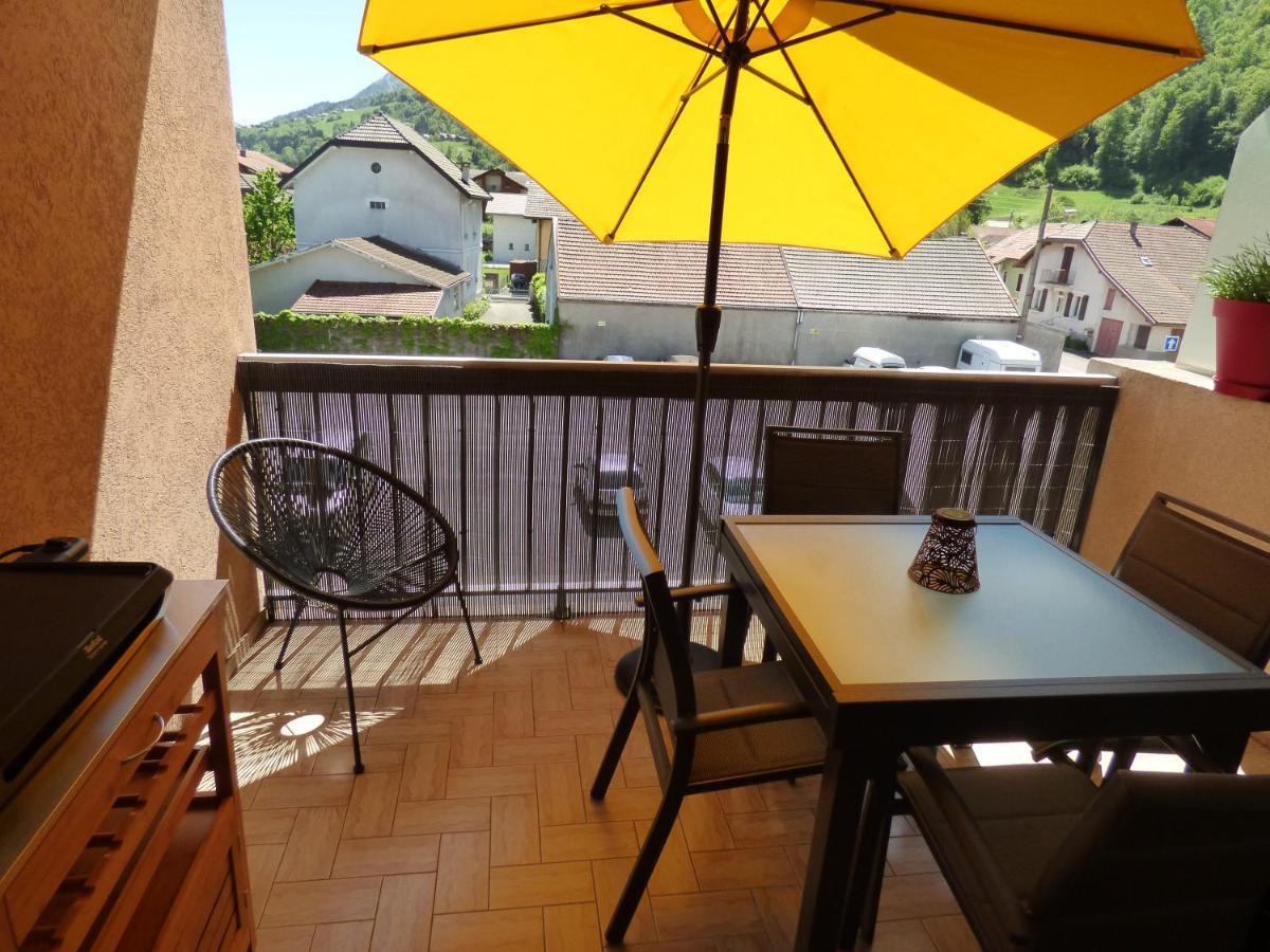 Agreable 2 Pieces Au Coeur De Thones Apartment Exterior photo
