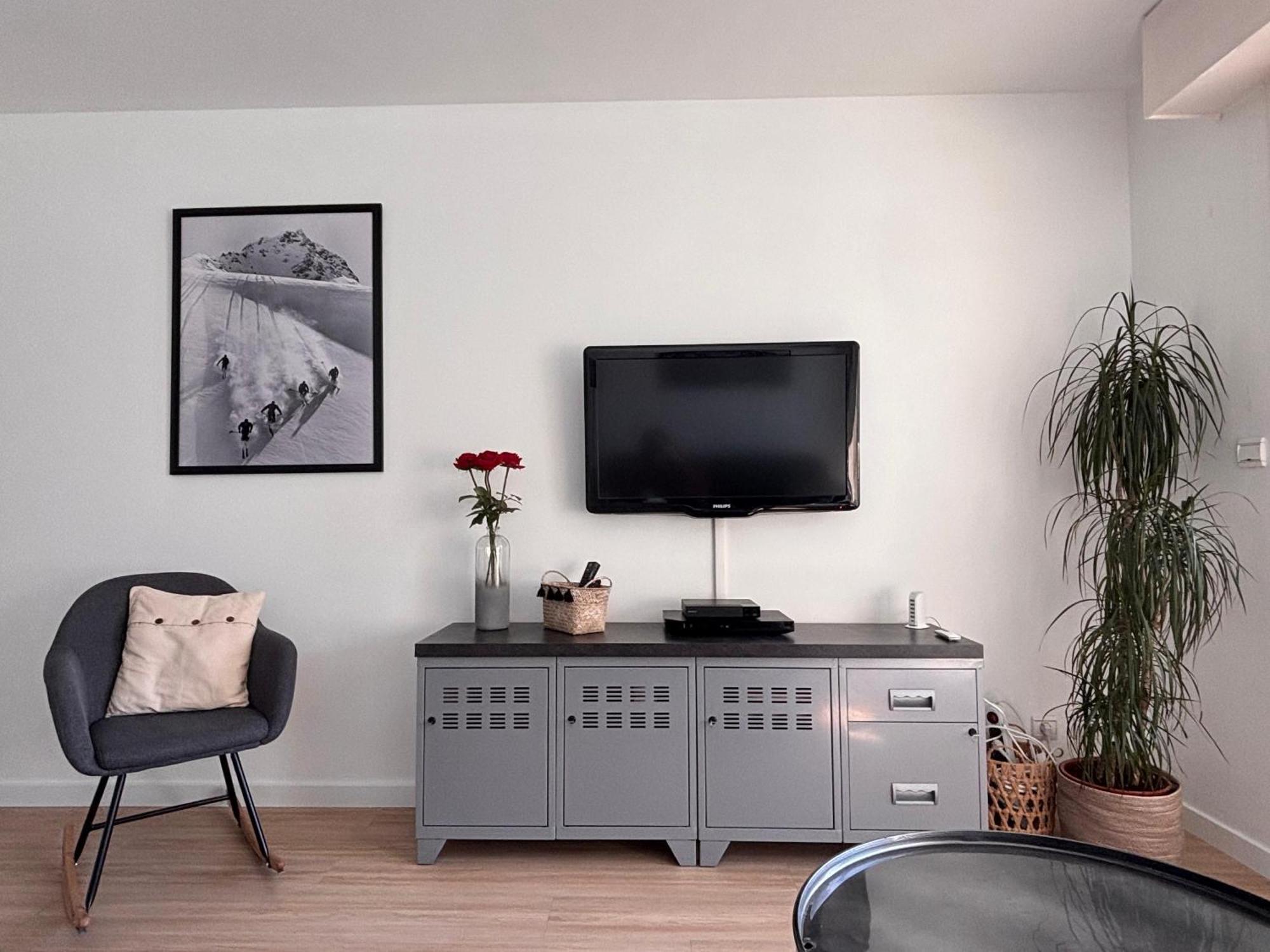 Agreable 2 Pieces Au Coeur De Thones Apartment Exterior photo