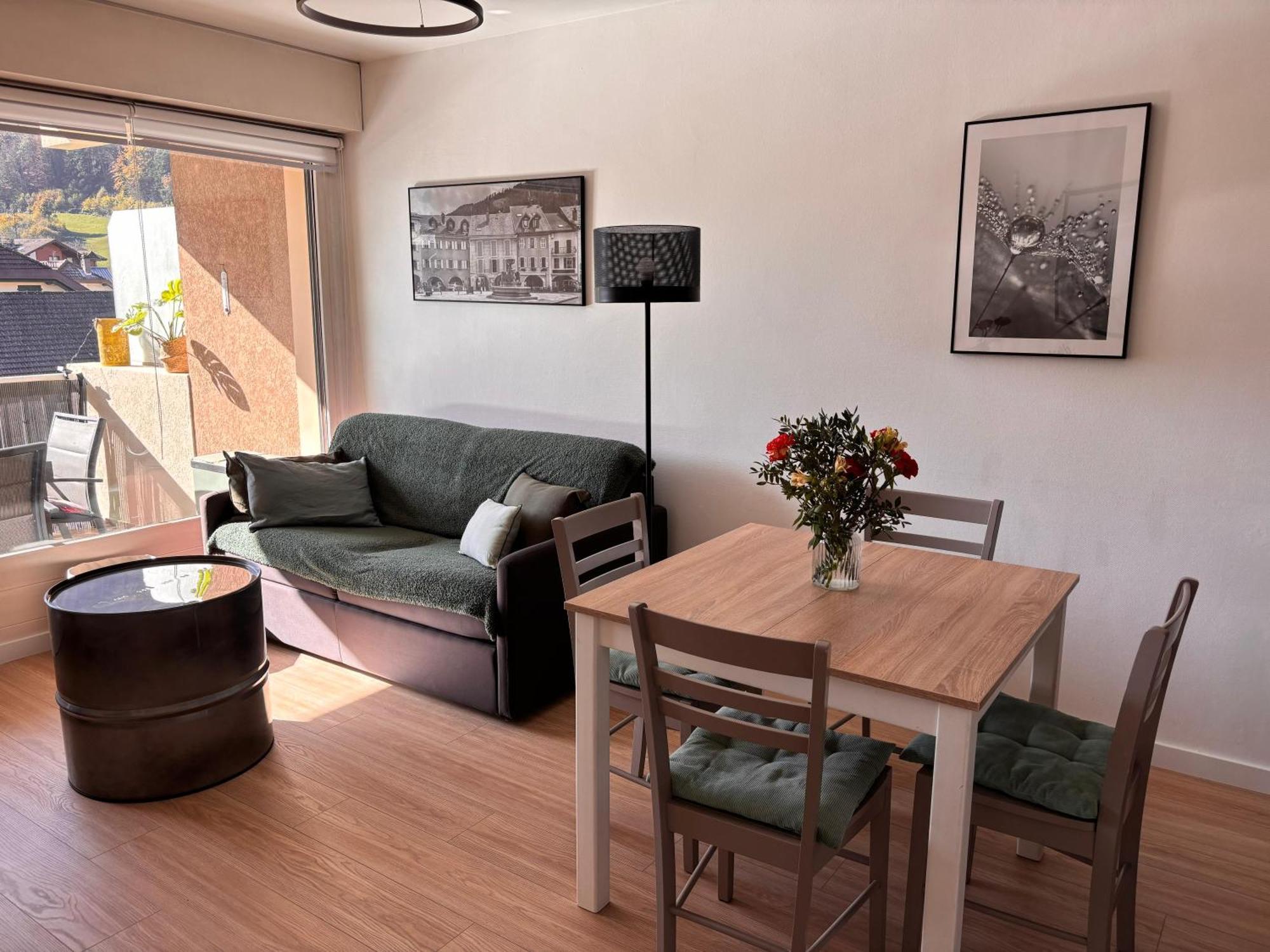 Agreable 2 Pieces Au Coeur De Thones Apartment Exterior photo